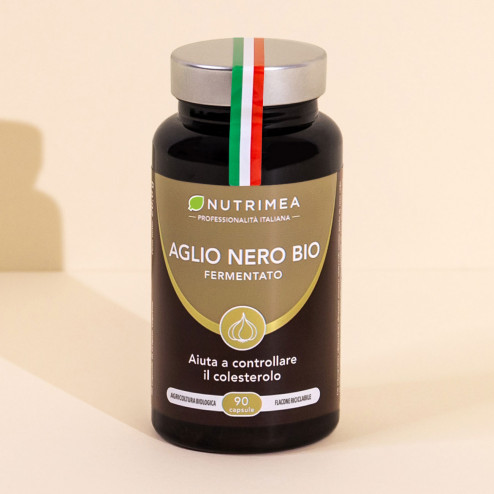 Integratore alimentare in capsule di aglio nero biologico fermentato per il benessere cardiovascolare