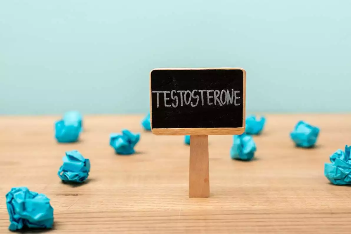 Testosterone ecrit sur un panneau