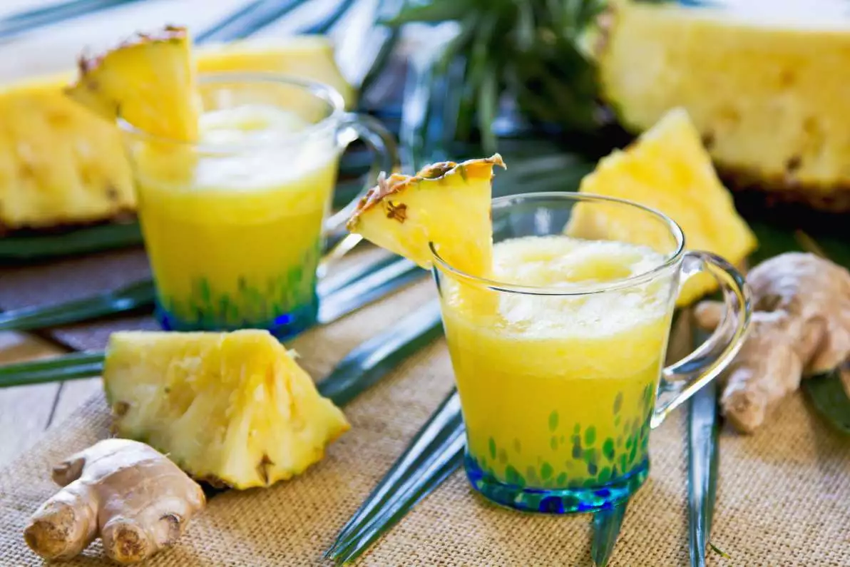 Jus d’ananas et de gingembre pour une bonne santé.