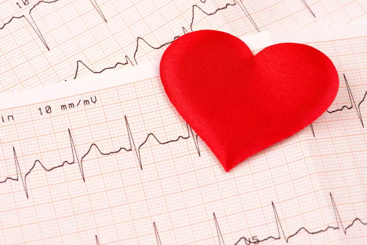 Coeur rouge avec un cardiogramme